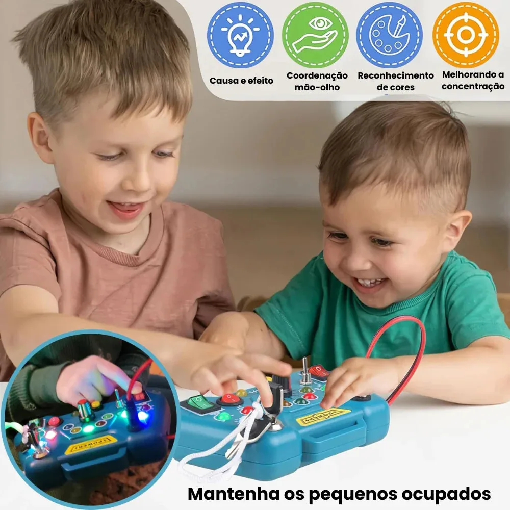 Crianças brincando com Brinquedo Educativo interativo com luzes LED, desenvolvendo habilidades motoras e coordenação mão-olho