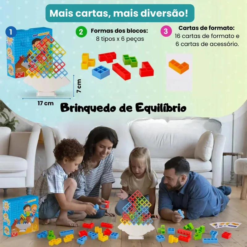 Família reunida jogando Brinquedo Educativo Jogo de Equilíbrio com blocos coloridos