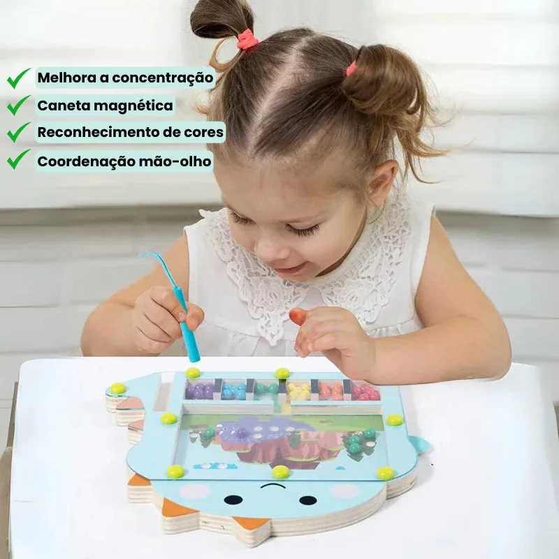 Arindolê Brinquedos Menina brincando com Brinquedo Montessori magnético educativo desenvolvendo coordenação mão-olho